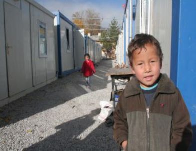 Afgan Mültecilere Konteyner Kent Kuruldu