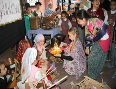 Öğrencilerden “bir Zamanlar” Sergisi