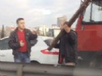 ÖFKELİ SÜRÜCÜ - Tartıştığı otomobil sürücüsüne kalasla saldırdı