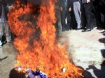 İSRAIL BAYRAĞı - Cuma Namazı Çıkışında İsrail Bayrağı Yakıldı