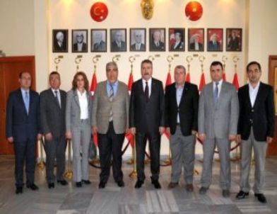 İzmir Valisi Kıraç: Expo Konusunda Rakiplere Koz Vermek İstemiyoruz