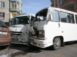 OKUL SERVİSİ - Karaman’da Okul Servisleri Çarpıştı: 4 Yaralı