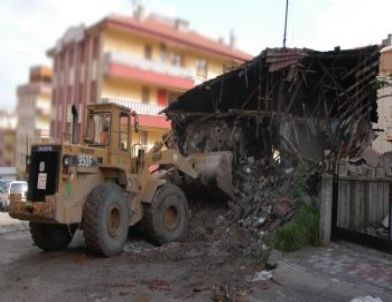 Mamak'ta Metruk Binalar Yıkılıyor