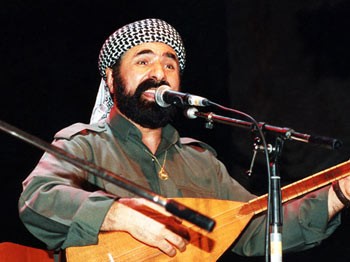 Açlık grevine başlayan Kürt ozan tek sözüyle kavganın fitilini ateşledi