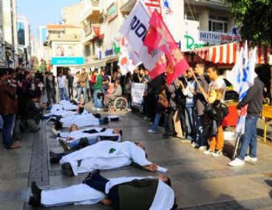 Açlık Grevine 'kefen'li Destek