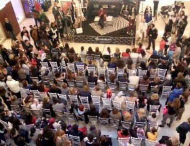 Hakan Akkaya Bursa’da Hayranlarıyla Buluştu