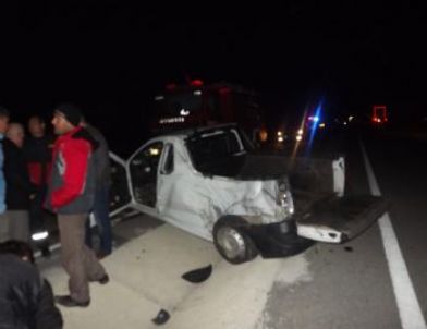 Kula'da Trafik Kazası: 5 Yaralı