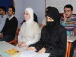 Suriyeliler Mersin'de Türkçe Öğreniyor