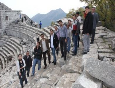 Ak Gençlikten Tarihe Yolculuk