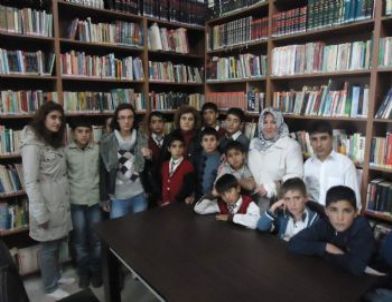 Çogem Öğrencileri Halk Kütüphanesini Gezdi