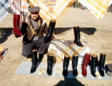 Efe Çizmesi Devecilerin Aksesuarı Oldu