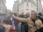 LEZBIYEN - Femen Kızları Paris’te Dayak Yedi