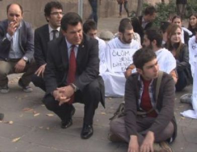 Bdp’li Vekil Eyleme Çömelerek Destek Verdi