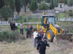 İŞ MAKİNASI - Boş Arazideki Mezar Polisi Alarma Geçirdi