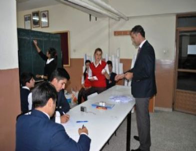 Öğrencilerin Seçimi Büyükleri Aratmadı