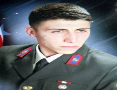 Şehidin Annesi Oğlunu El Sallayarak Uğurladı