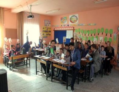 Akyazı Belediyesi Gençlik Meclisi'nden, 'çocuk Kitapları Haftasına' Anlamlı Bir Gezi