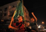 8 gün süren saldırının ardından binlerce Filistinli sokağa döküldü