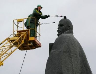 Rusya, Lenin Heykellerini Kaldırmayı Tartışıyor