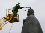 LENİN(X) - Rusya, Lenin Heykellerini Kaldırmayı Tartışıyor