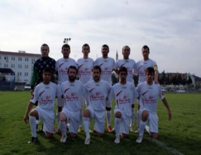 Manyas Belediyespor Namağlup Liderliğini Sürdürüyor