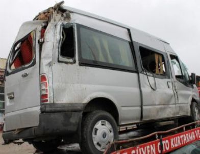 Akdağmadeni İlçesinde Öğrenci Servis Minibüsü Devrildi: 13 Yaralı