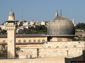 İsrail 45 yaş altındakilere namaz kılmayı yasakladı