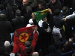 MARSILYA - Marsilya tribünlerinde PKK bayrağı