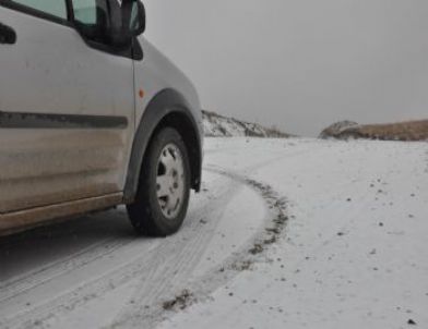 Nemrut’a Yılın İlk Karı Yağdı