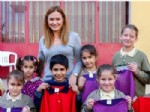 CEYDA DÜVENCİ - Ceyda Düvenci'den 10 Bin Çocuğa 10 Bin Kıyafet