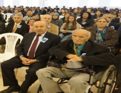 Sarıgöl'de, 87 Yaşındaki Emekli Öğretmen Törene Katıldı
