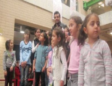 Burak Kut, Kimsesiz Çocuklarla Bowling Oynadı