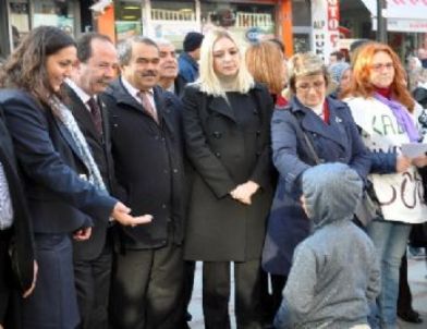 Chp’li Vekil Polise Kestane İkram Etti