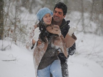 Fahriye Evcen’in kendisi gibi sesi de güzel çıktı!