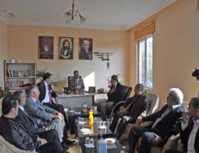 Milletvekili Pakdil, Cemevinde İftar Açtı