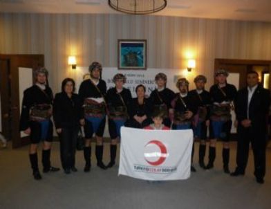 Urla Kızılay Halk Oyunları Ekibi, Rotary Üyelerinden Alkış Aldı