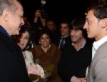 Erdoğan Mesut Özil'le görüşürken, Rıdvan Dilmen de oradaydı