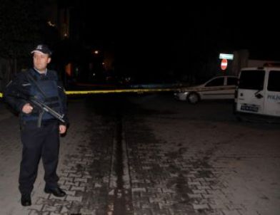 Polis Karakolu Önünde Bomba Paniği
