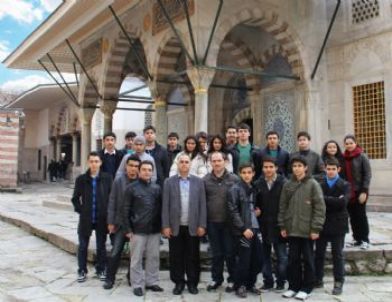 İhlas Koleji Öğrencileri Padişah Türbelerini Ziyaret Etti