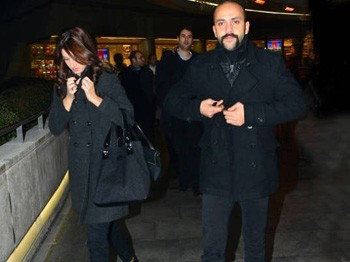 Sarp Akkaya Sevgilisiyle Görüntülendi!