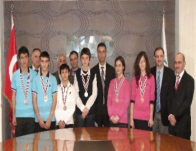 Servergazili Öğrenciler Bilim Olimpiyatlarından 6 Madalyayla Döndü