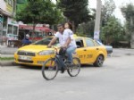 Bisikletle Tehlikeli Yolculuk