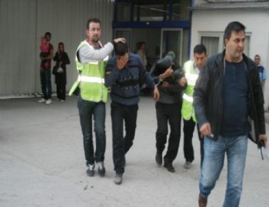 Çaldıkları LCD Televizyonla Yakalandı