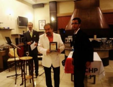 Chp’li Gençlerden, Partiye Maddi ve Manevi Destek Verenlere Plaket