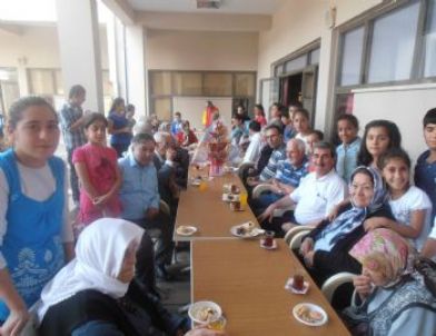 Çogemli Çocuklar Erdemli Huzurevini Ziyaret Etti