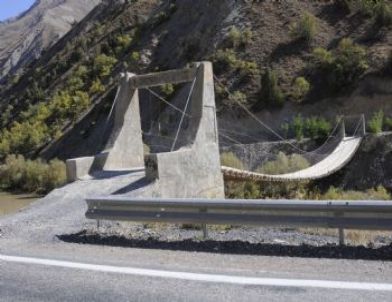 Devrimci Gençlik Köprüsü’nün Tabelaları İkinci Kez Söküldü