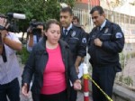 KIZ KARDEŞ - Adanalı Kadın, Ablasına Tacizde Bulunan Şahsı Hastanelik Etti