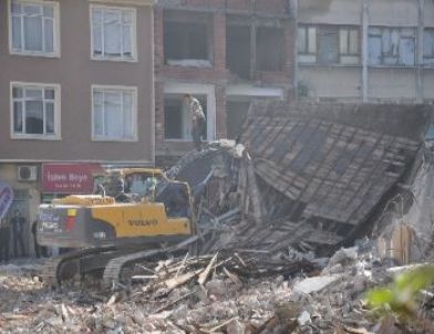 Balıkesir'deki Hal Binasının Yıkımında Facianın Eşiğinden Dönüldü