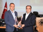 SELÇUK AKSOY - Başkan Altay'a Kupalar Hediye