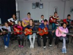 Torbalı 80. Yıl İlköğretim'de Gitar Kursu Açıldı